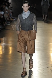 Damir Doma thinks a leather knee length skort is the must-have item for spring...for men. Girl, it's not even for women. It's call schvitzing.